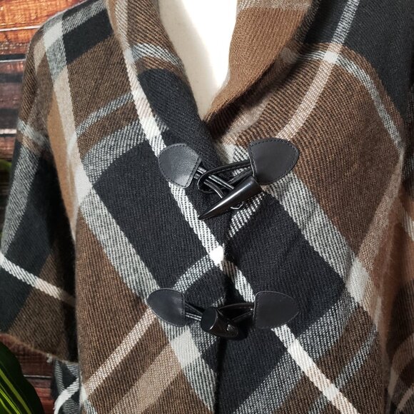 NWT St Johns Bay One Size Poncho Shawl Cape Toggle Sweater Blanket Brown Plaid - Picture 6 of 10